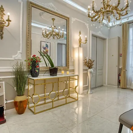 Galeries Lafayette - 7 Bedrooms - Lift - Aircon