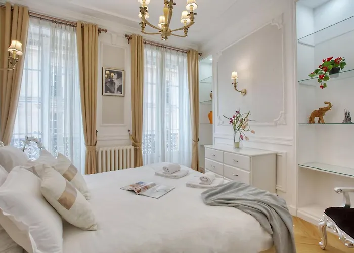 Galeries Lafayette - 7 Bedrooms - Lift - Aircon * Parijs