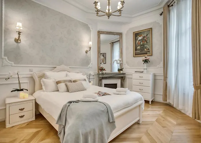 Galeries Lafayette - 7 Bedrooms - Lift - Aircon Appartement