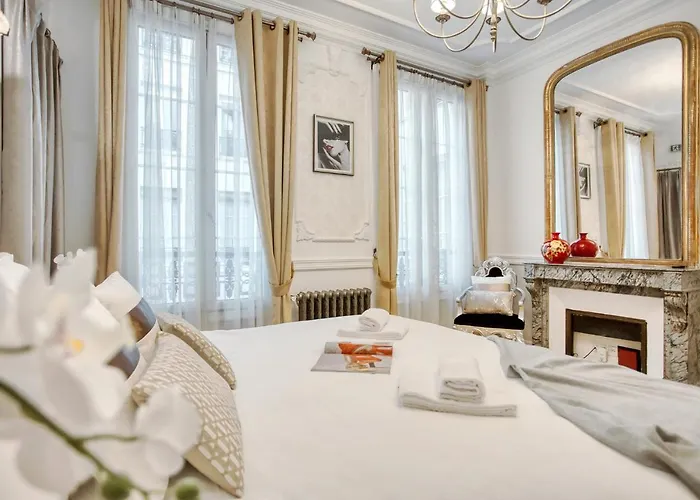 Galeries Lafayette - 7 Bedrooms - Lift - Aircon