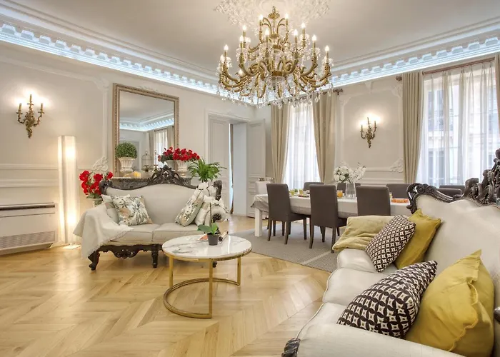 Galeries Lafayette - 7 Bedrooms - Lift - Aircon