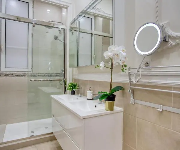 Galeries Lafayette - 7 Bedrooms - Lift - Aircon Appartement Parijs