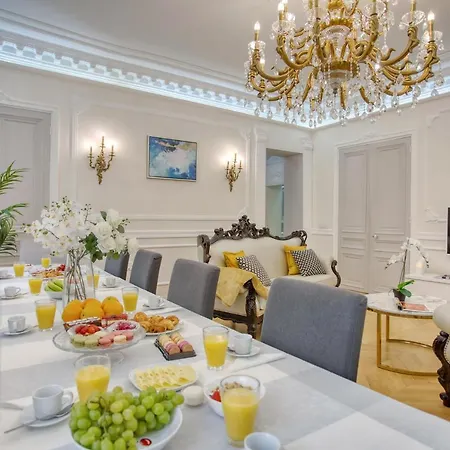 Galeries Lafayette - 7 Bedrooms - Lift - Aircon Apartment *